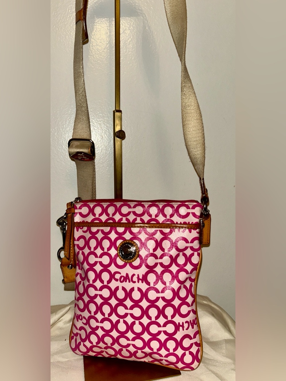 Coach Y2K crossover purse pink Leah Op RETIRED. COACH lips Varsity pin included